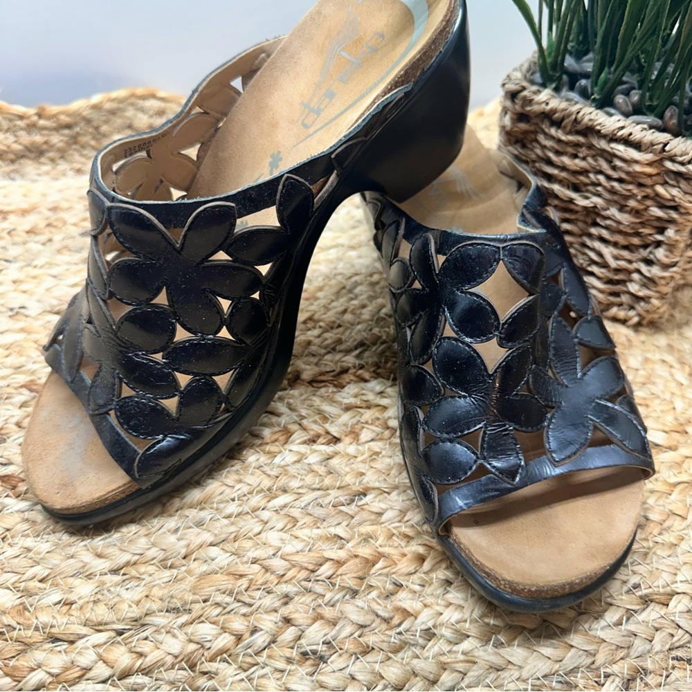 DANSKO Clarissa Daisy Floral Black Leather Slides Heels Sandals EUR 38 (7.5-8)